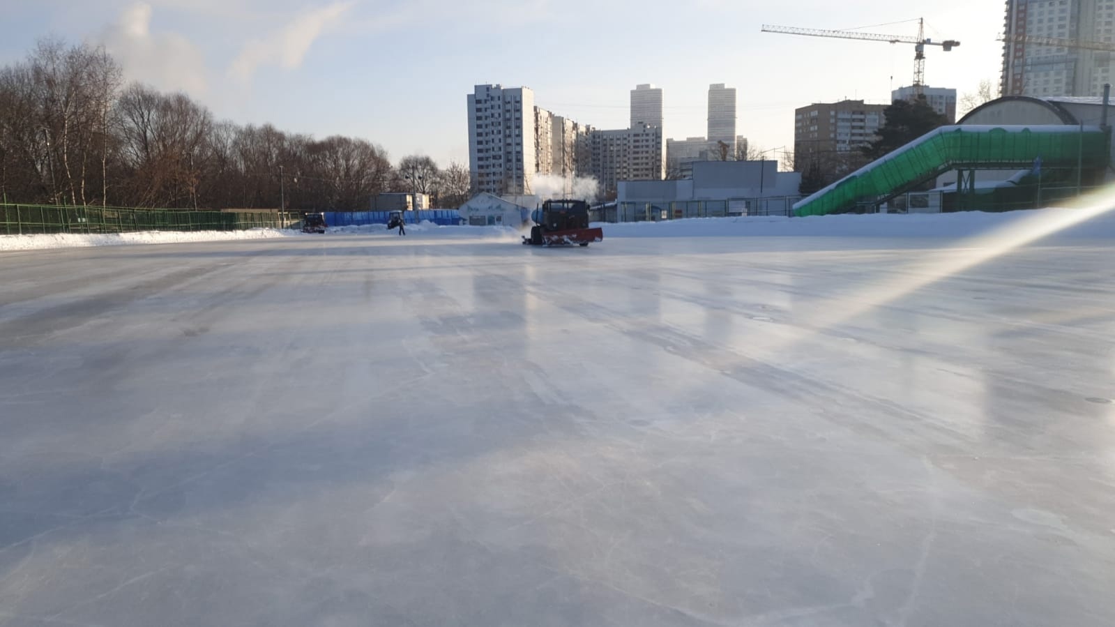 Каток в парке речного вокзала. Каток в парке Северного речного вокзала 2023. Парк Северного речного вокзала каток.